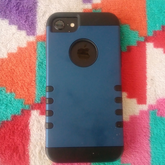 iPhone 7 model A1660 for parts only - Picture 2 of 8